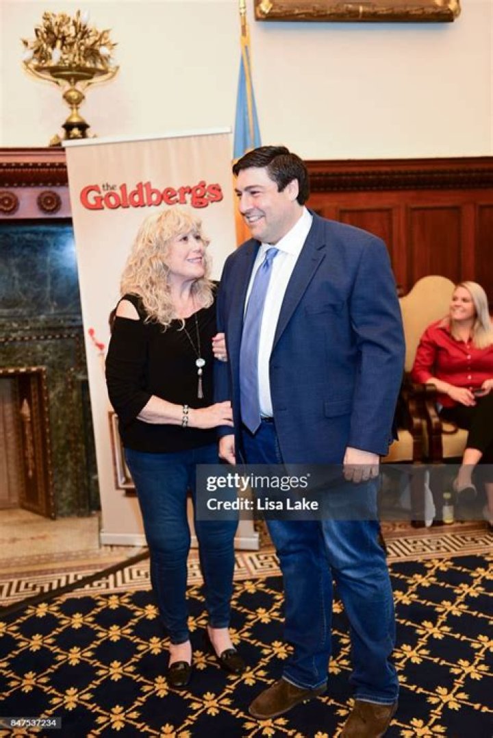 Adam F Goldberg Bio, Wiki, Age, Wife, Family, Breaking In, The Goldbergs, and Net Worth.