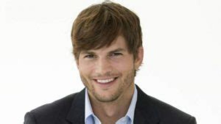 Ashton Kutcher Height, Weight, Body Measurements, Shoe Size