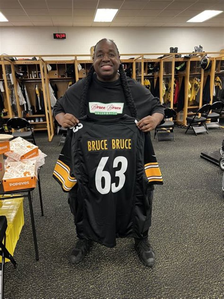 DeWayne Bruce Net Worth