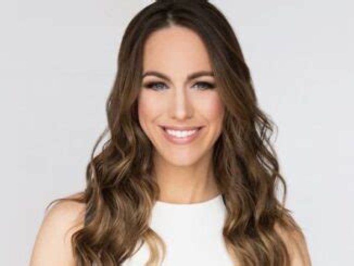 Holly Thompson Net Worth