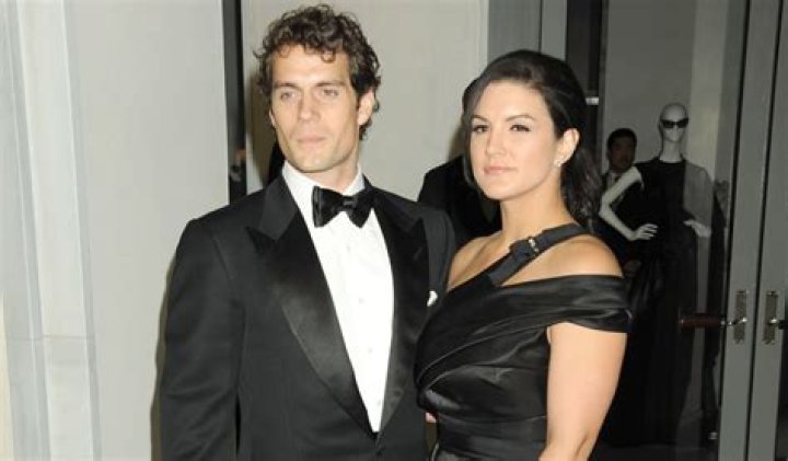 Is Henry Cavill married? Who is his wife? Also Girlfriend, Height, Weight and work out plans.