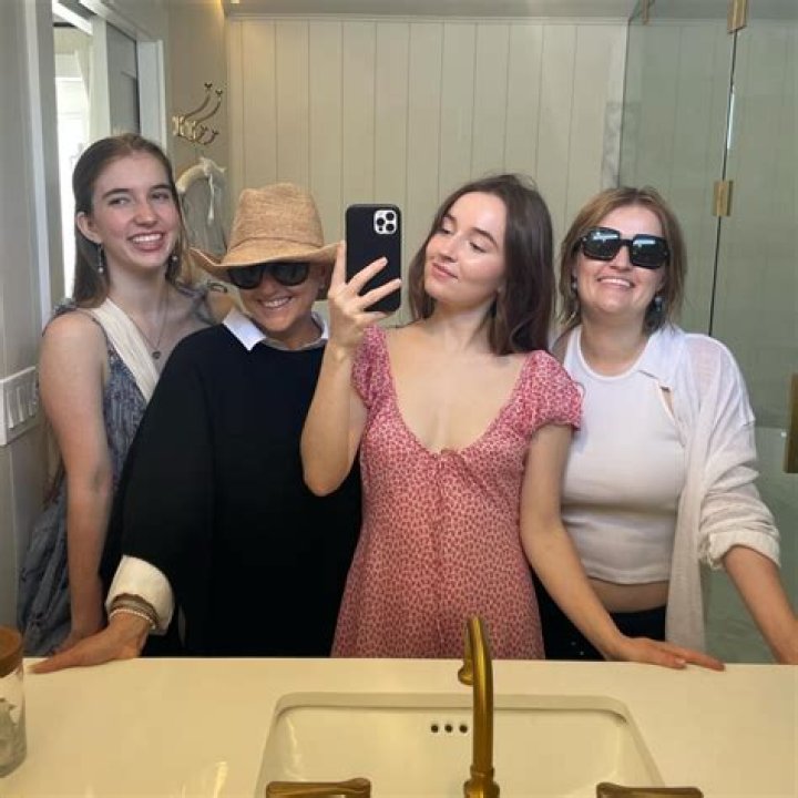 Kaitlyn Dever Net Worth: Career, Family, Age, Income, Wiki, Bio, All You Need to Know - SarkariResult