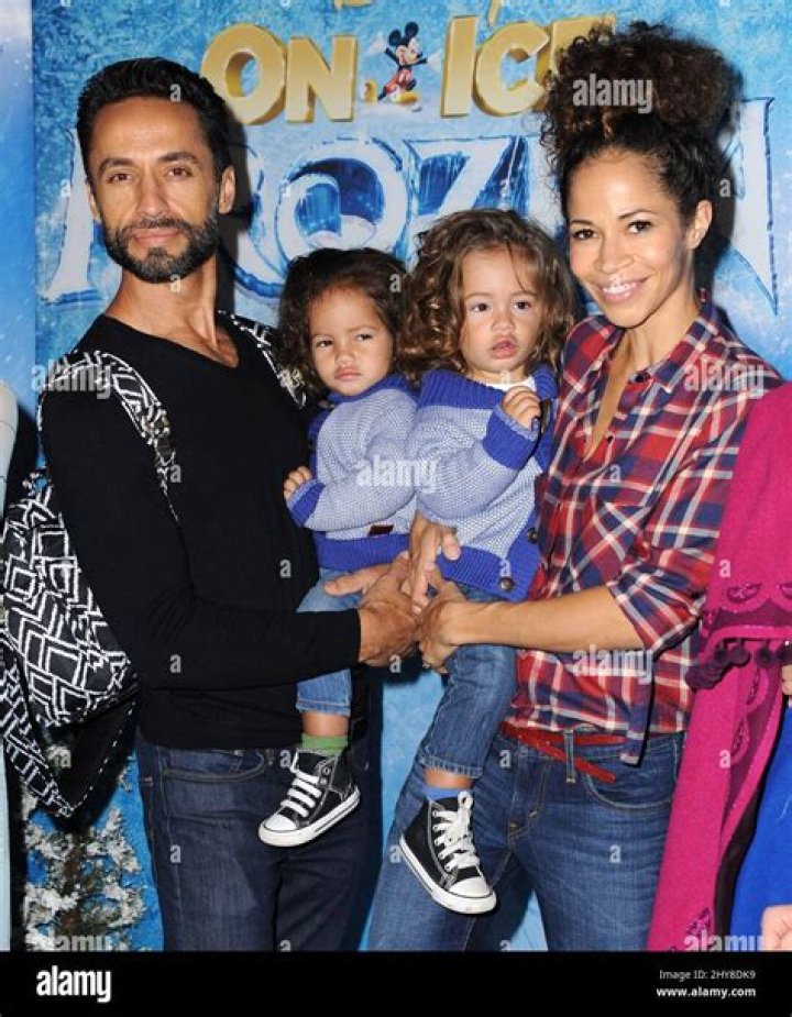 Kamar de los Reyes' Married Life with Wife!