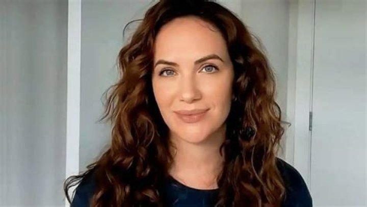Kate Siegel Height, Weight, Body Measurements, Bra Size, Shoe Size