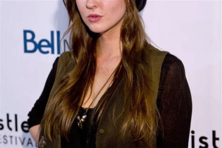 Katharine Isabelle Net Worth