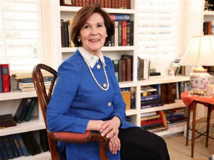 Leza Holland Net Worth