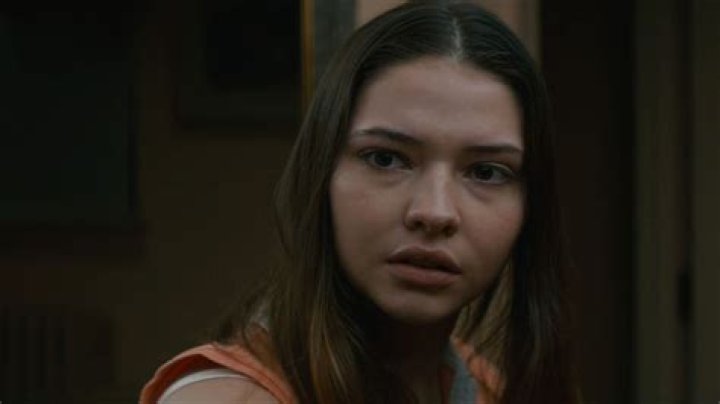 Madelyn Cline Net Worth: Details About Movie, Career, Age, Home, Income - SarkariResult