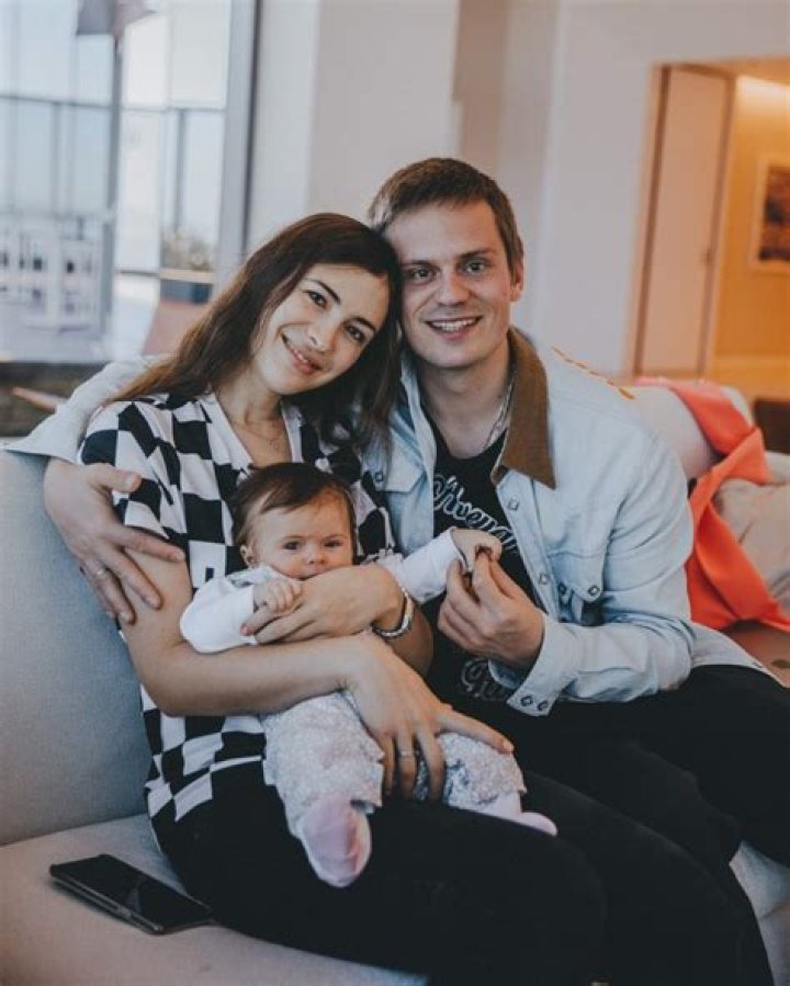 Marina Mogilko Bio, Wiki, Age, Height, Parents, Husband, Youtube, and Net Worth.