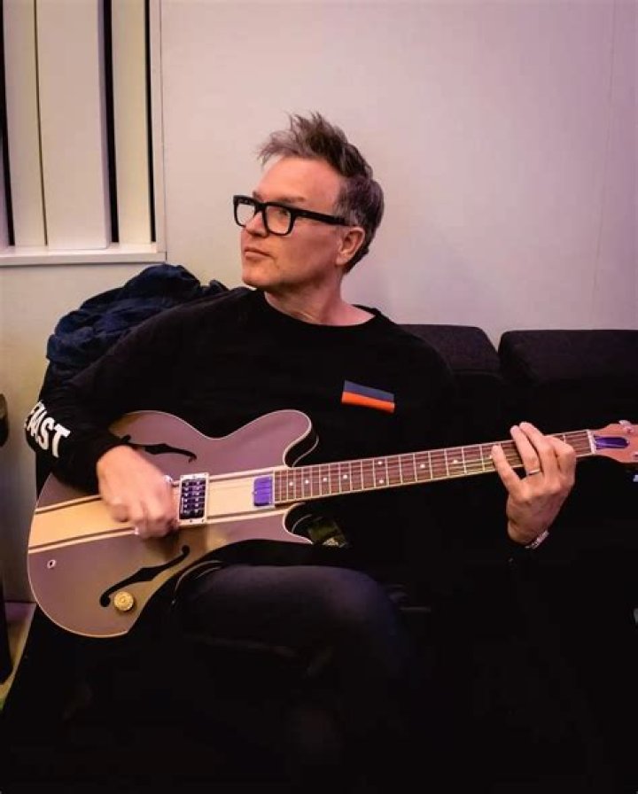 Mark Hoppus' Height Unveiled: Dissecting the Blink-182 Icon's Stature Myth - SarkariResult