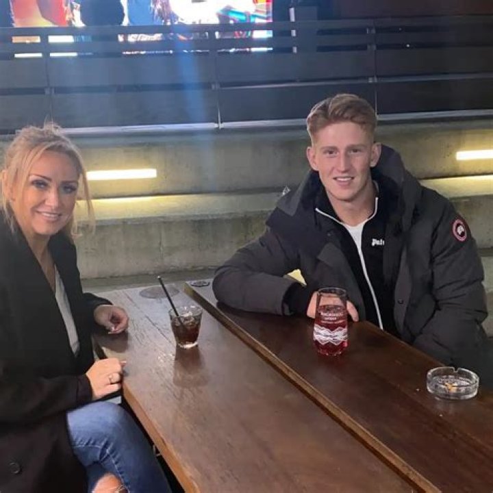 Paul Scholes: Wife, net worth, tattoos, smoking & body facts