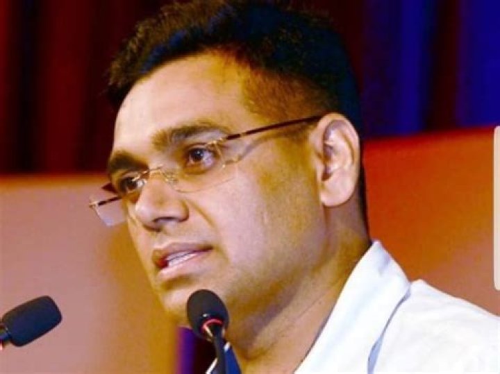 Success Story: Ips Manoj Kumar Sharma Failed Class 12, Drove Tempo Before Securing Air 121 In Upsc - SarkariResult