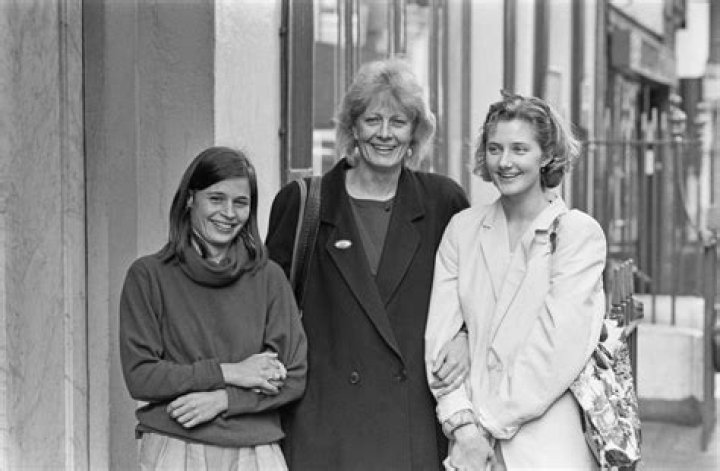 Suzanna Hamilton Net Worth