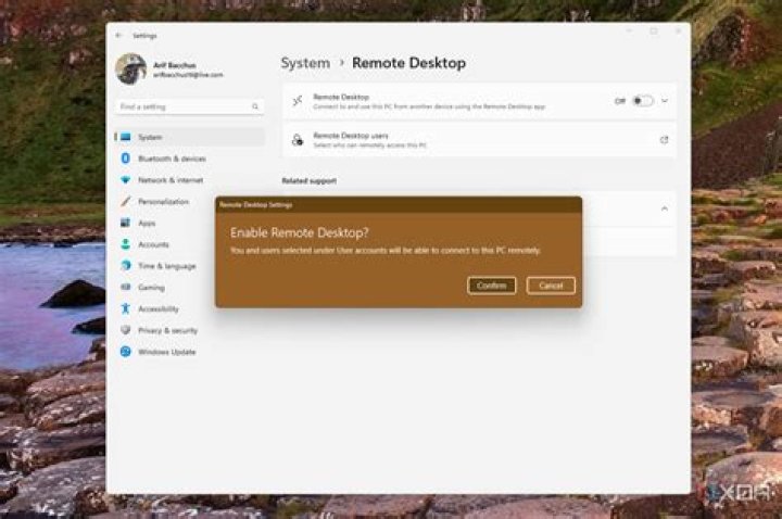 When server manager starts what is displayed on the screen